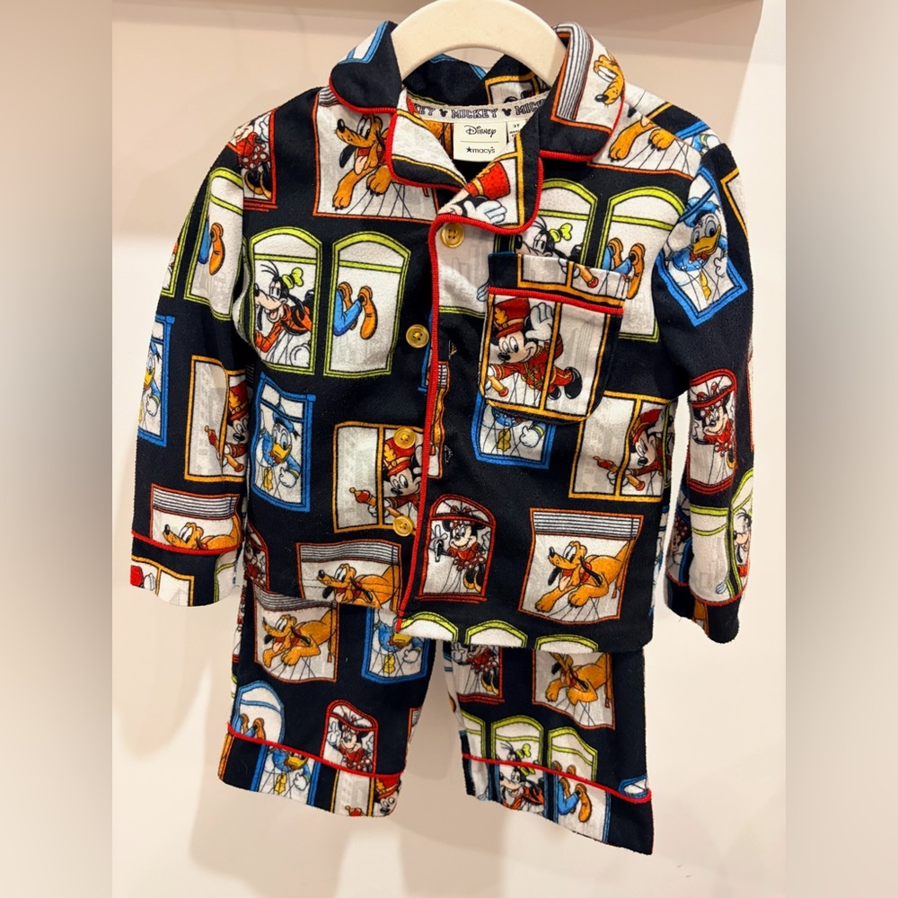 Disney Mickey Mouse & Friends "Balloon Windows" notch-collar pajama set